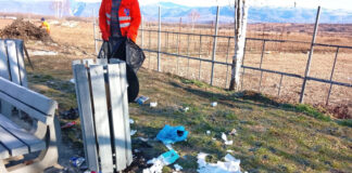 Drumarii, supărați pe gunoaiele menajere aruncate în parcări