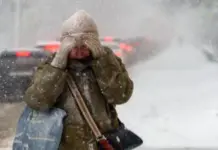 Cod portocaliu de ninsori la munte. Ploi în rest