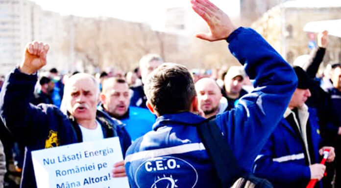 Minerii pleacă la București. Directorii CEO lucrează la listele negre. Protestele continuă