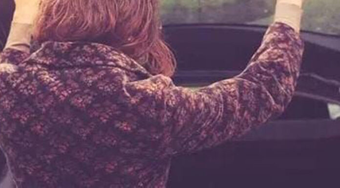 Clipe de coșmar pentru o adolescentă din Albeni: Iubitul gelos a amenințat-o cu moartea și a băgat-o în portbagaj