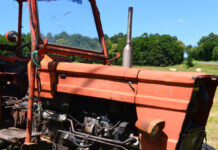 Prins în timp ce conducea un tractor neînmatriculat