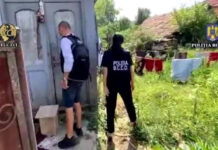 Judecătorii au decis când vor stabili sentința finală pentru femeia acuzată că și-a pus fiica de 13 ani să întrețină relații sexuale cu fostul învățător: Aceasta și bărbatul de 71 de ani rămân în arest