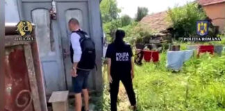 Judecătorii au decis când vor stabili sentința finală pentru femeia acuzată că și-a pus fiica de 13 ani să întrețină relații sexuale cu fostul învățător: Aceasta și bărbatul de 71 de ani rămân în arest