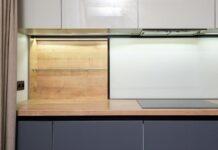 Plita încorporabilă: avantaje și funcționalități ideale pentru organizarea unei bucătării de vacanță