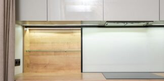 Plita încorporabilă: avantaje și funcționalități ideale pentru organizarea unei bucătării de vacanță