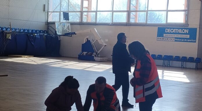 Lecții de prim ajutor la o școală din Târgu Jiu