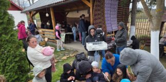 Bucurie și tradiție în Joia Mare, la Parohia Țicleni