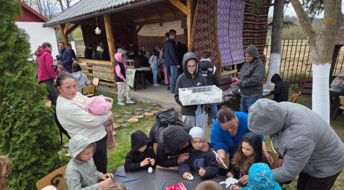 Bucurie și tradiție în Joia Mare, la Parohia Țicleni