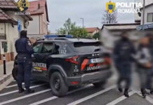 14 persoane arestate după perchezițiile făcute la gruparea care vindea droguri elevilor