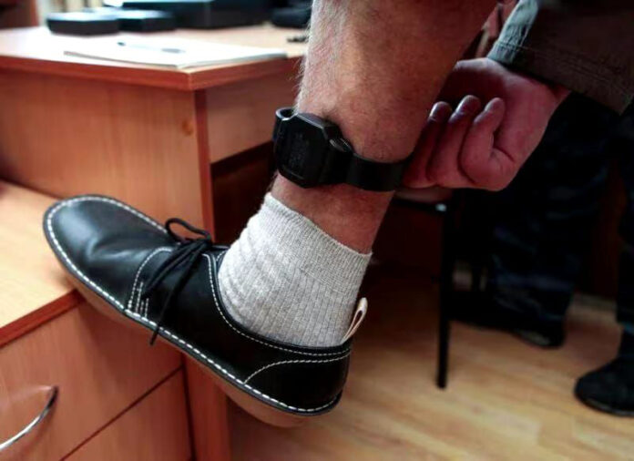 Bărbat monitorizat electronic, după ce și-a amenințat cumnata