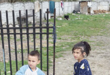 Bucurie înainte de Paște! Zeci de copii din Bâlteni, surprinși de caravana „Gorjeanul”