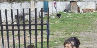 Bucurie înainte de Paște! Zeci de copii din Bâlteni, surprinși de caravana „Gorjeanul”