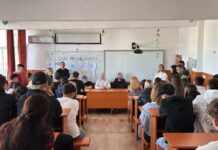 Polițiști și agenți de penitenciar, la Liceul Sportiv din Târgu Jiu