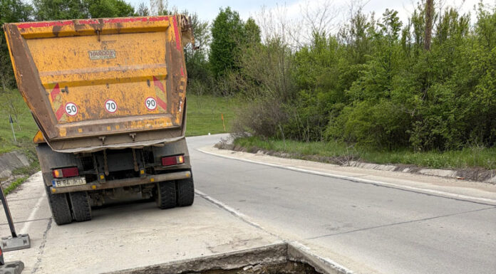 VIDEO: Groapă de câțiva metri pe drumul dintre Motru și Slivilești