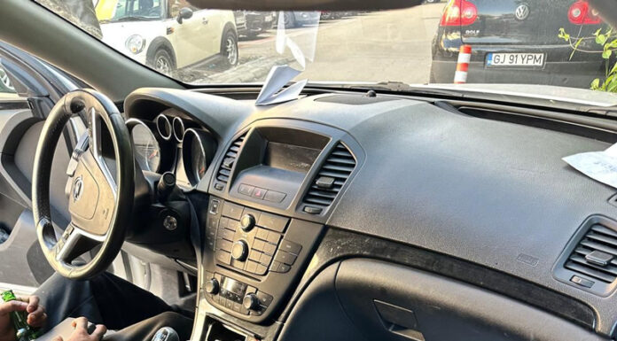 Hoț reținut după ce a adormit în mașina din care voia să fure