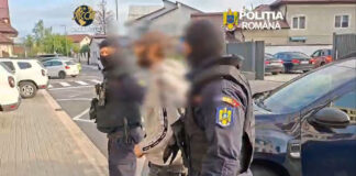 VIDEO: 13 persoane reținute după perchezițiile făcute la gruparea care vindea droguri elevilor