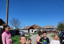 Caravana „Gorjeanul”, la copiii din Drăguțești, în Miercurea Mare