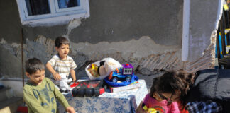 Caravana „Gorjeanul” a adus bucurie copiilor din Scoarța