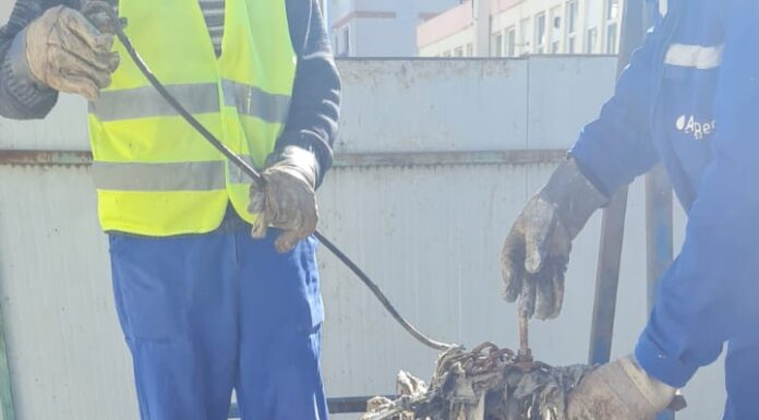 Târgu Jiu: Deșeuri aruncate în canalizare. Avertismentul Aparegio!