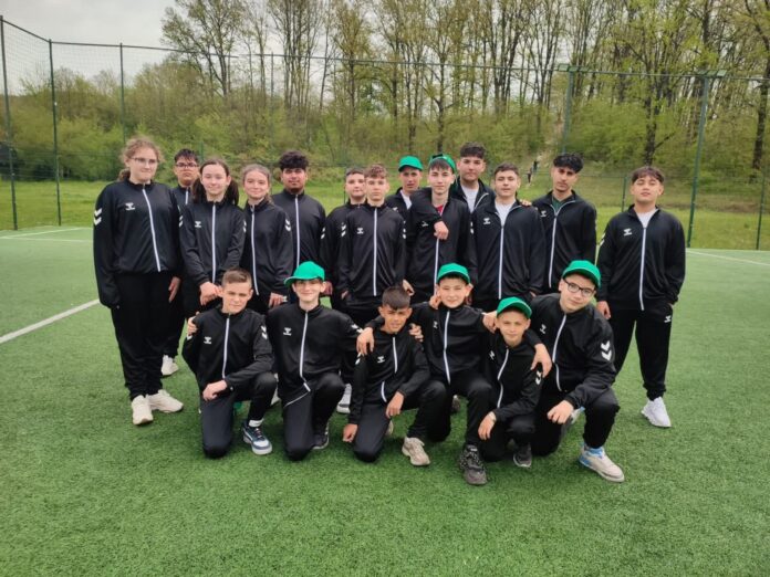 Echipamente sportive pentru 175 de copii de la Liceul Tehnologic Bâlteni