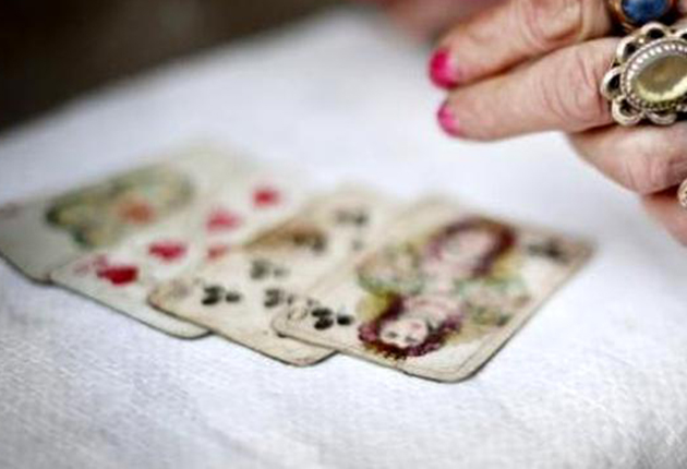 Femeile care au păcălit o târgujiancă prin metoda ghicitului, puse în libertate