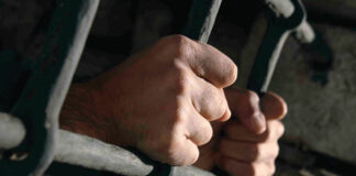 24 de ore în arest, după ce și-a urmărit vecina minoră