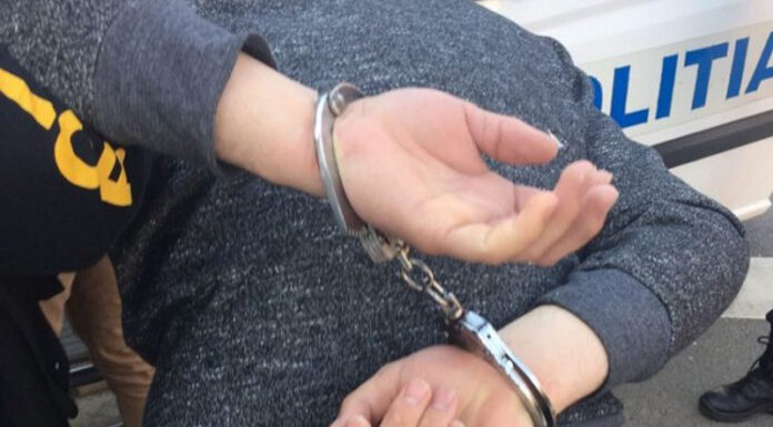 Bărbat încătușat după ce și-a lovit fosta iubită cu pumnul și a amenințat-o