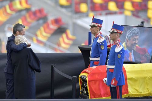 Mircea Lucescu este înmormântat cu onoruri militare