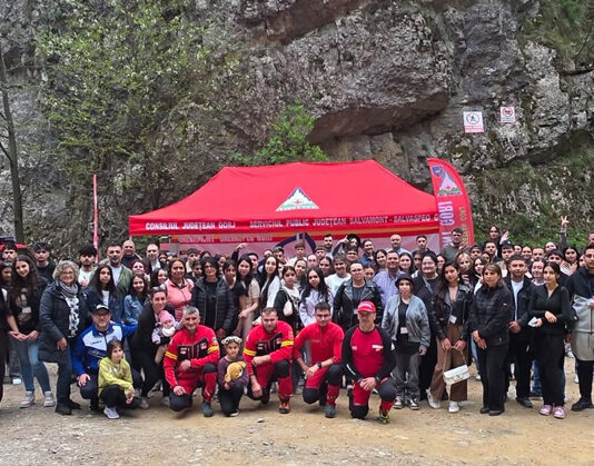 Salvamont Gorj, alături de copiii care au participat la Olimpiada Națională de Limba Rromani