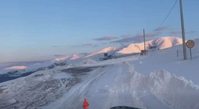 Zăpadă viscolită pe DN 67C