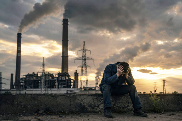 România, țara care își stinge singură lumina – Energie scumpă, industrie în retragere și o economie împinsă spre supraviețuire