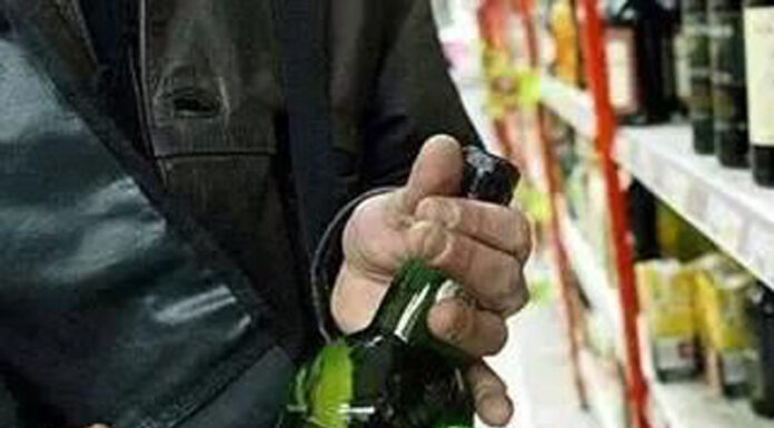 Reținut după ce a furat băuturi alcoolice de 50 de lei