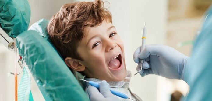 Copiii și vizita la dentist: cum transformi experiența într-una pozitivă