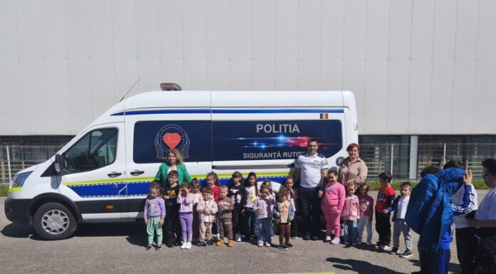 Polițiștii, în acțiune la o școală din Bălești
