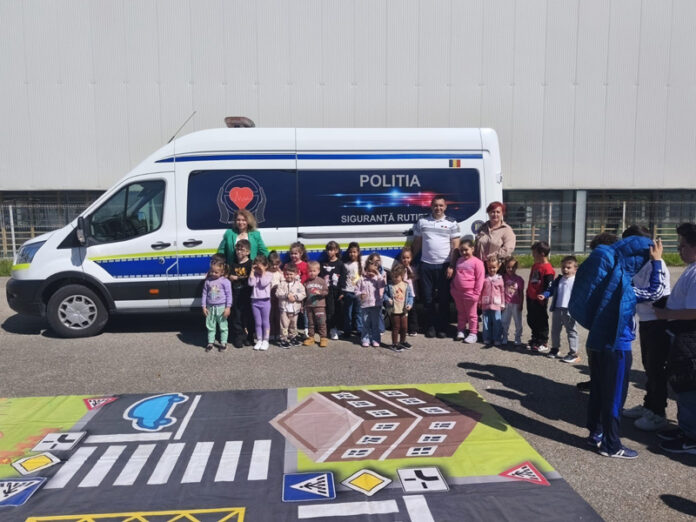 Polițiștii, în acțiune la o școală din Bălești