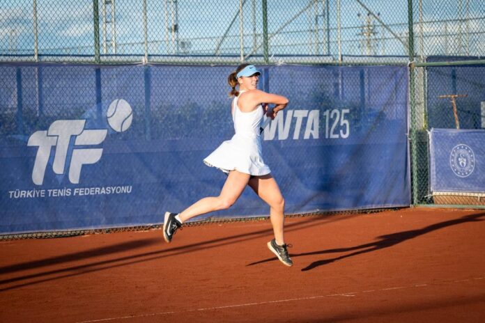 As pe terenul de tenis și la învățătură! Media 9,30 la Bacalaureatul special pentru o elevă din Gorj
