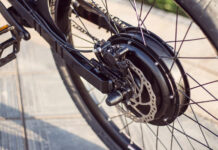 Tânăr de 18 ani, cercetat după ce a furat o bicicletă din scara unui bloc din Bâlteni