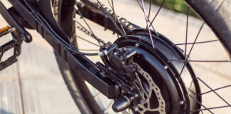 Tânăr de 18 ani, cercetat după ce a furat o bicicletă din scara unui bloc din Bâlteni