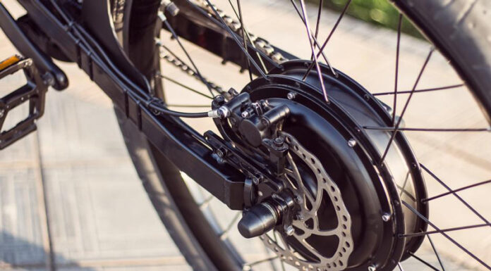 Tânăr de 18 ani, cercetat după ce a furat o bicicletă din scara unui bloc din Bâlteni