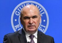 Guvernul improvizației a căzut. România rămâne în aceeași piesă slab regizată
