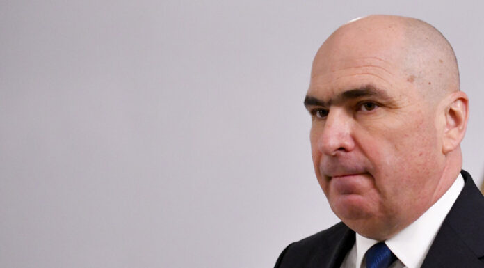 Bolojan zice că a ,,căzut” pentru că a limitat risipa