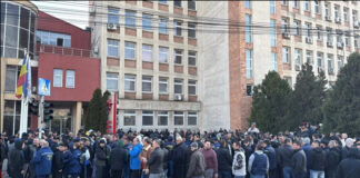 Șefimea CEO schimbă angajații de pe un post pe altul, ca pe popice!
