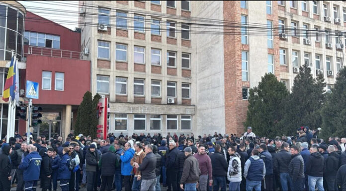 Șefimea CEO schimbă angajații de pe un post pe altul, ca pe popice!