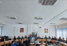 Deținuți din Penitenciarul Târgu Jiu, față în față cu studenții UCB