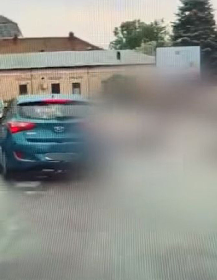 Femeie lovită de mașină, pe trecerea de pietoni