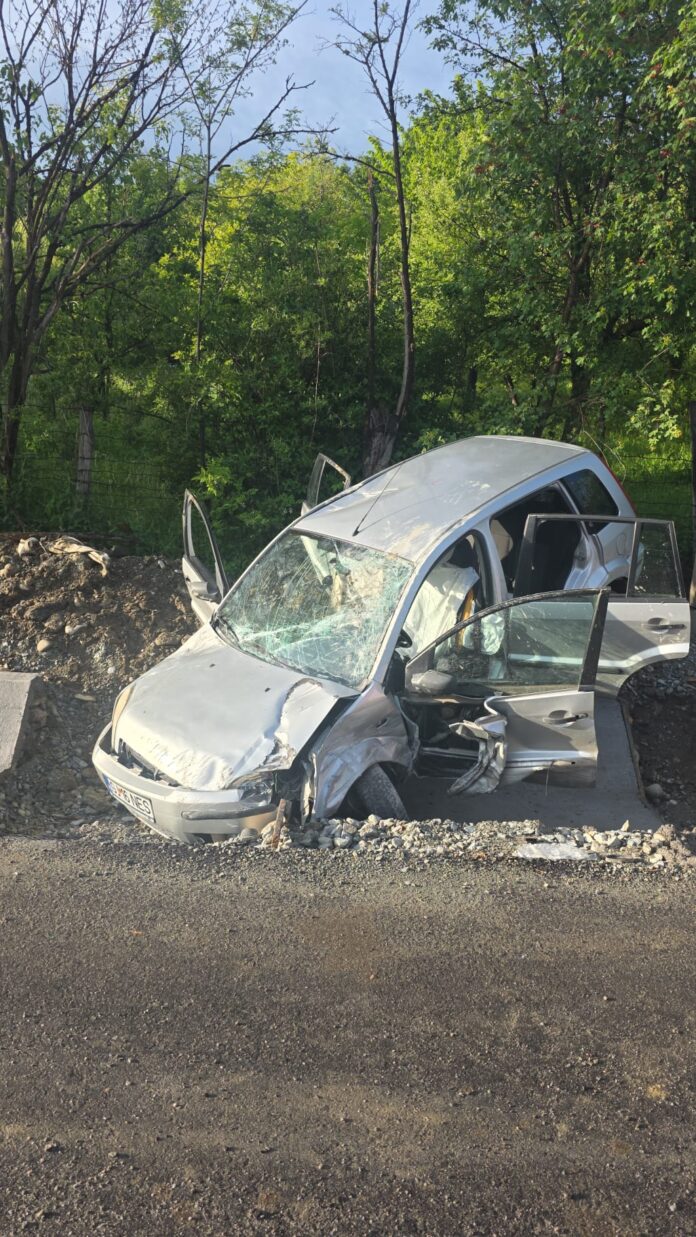 FOTO: Accident mortal la Polovragi