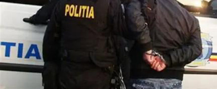Doljean reținut de polițiștii din Târgu-Cărbunești, după ridicarea unor dolari transferați din SUA