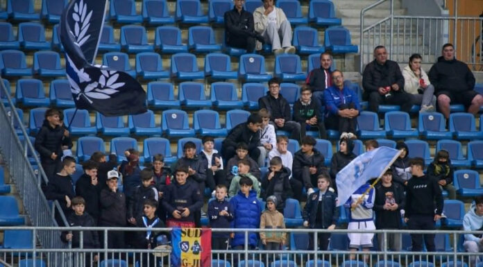 Semne bune pentru echipa de fotbal. CSM a avut galerie și a ajuns la borna 10