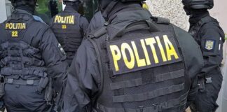 Trei persoane, arestate pentru pornografie infantilă și coruperea sexuală a minorilor abordați prin chatul unui cunoscut joc pentru copii