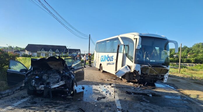 Accident pe drumul spre Severin. Un șofer ar fi adormit la volan
